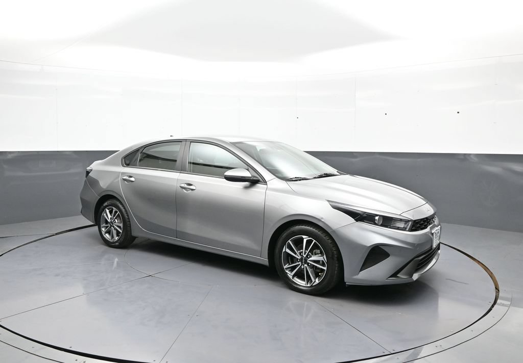 Certified 2022 Kia Forte LXS w/ LXS Technology Package FWD image 4