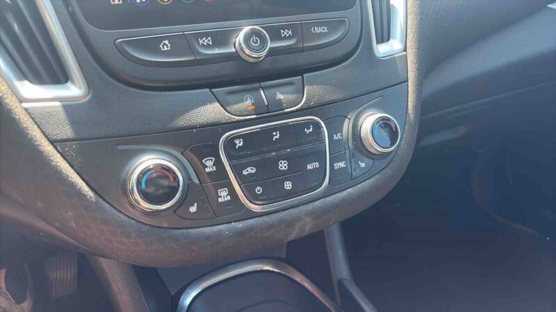 Used 2022 Chevrolet Malibu LT FWD image 17