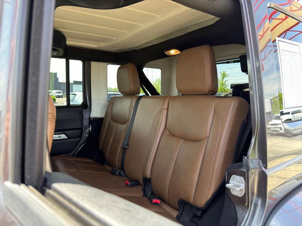 Used 2014 Jeep Wrangler Unlimited Sahara w/ Connectivity Group AWD/4WD image 23