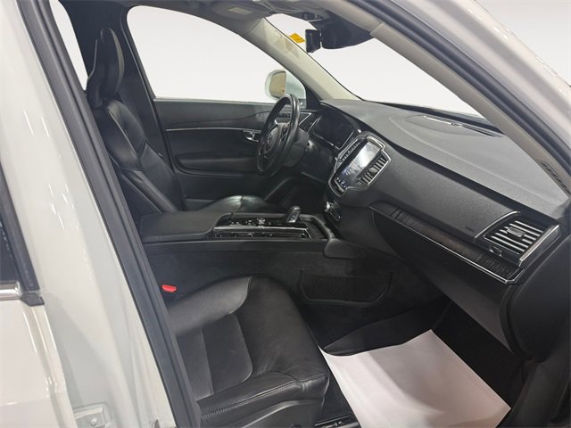 Used 2020 Volvo XC90 T8 Momentum image 15