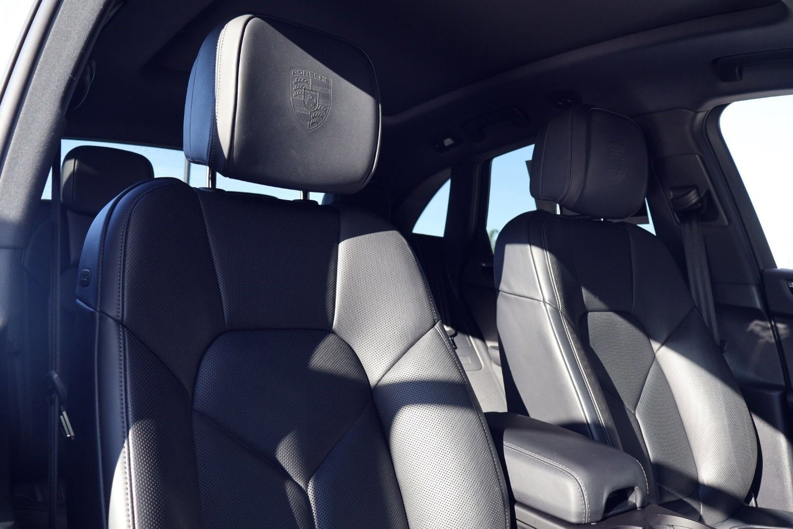 Certified 2025 Porsche Macan image 24