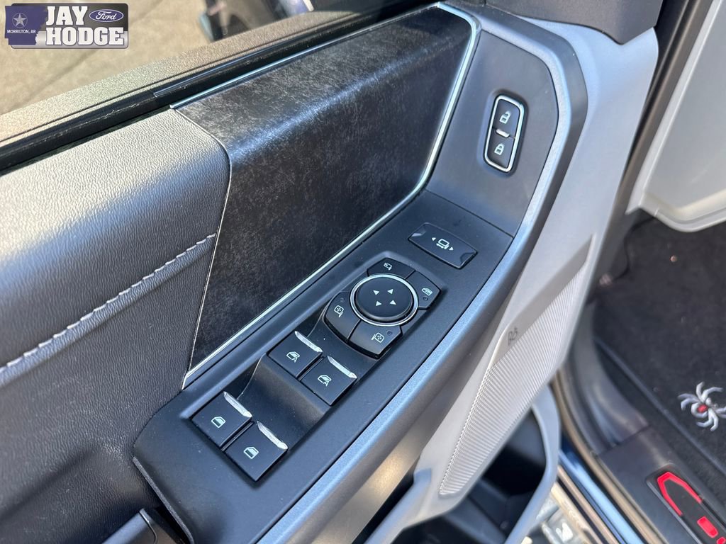 Used 2025 Ford F250 XLT w/ Black Appearance Package image 13
