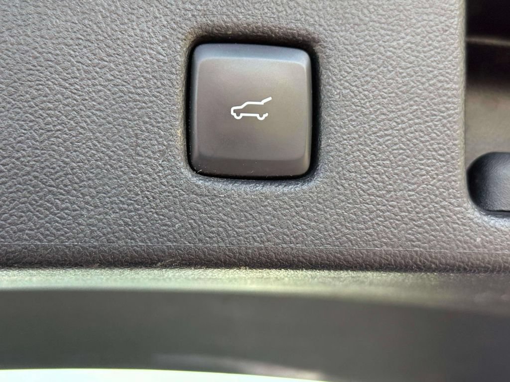Used 2020 Ford Escape SEL AWD/4WD image 9
