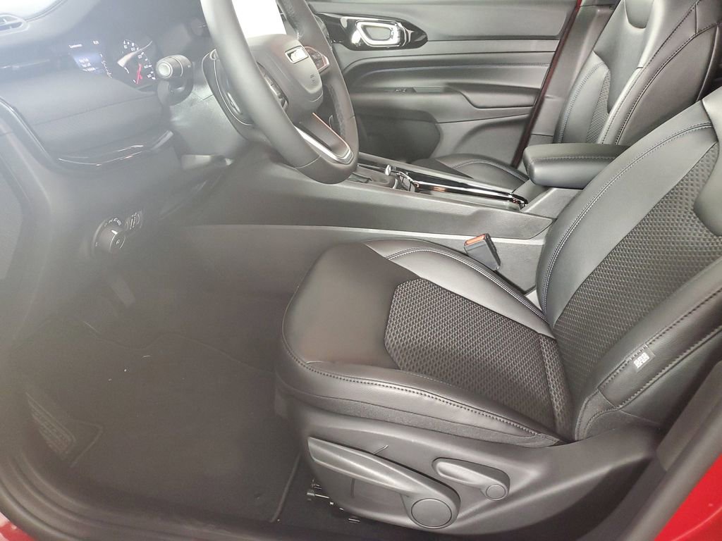 New 2026 Jeep Compass Latitude image 11