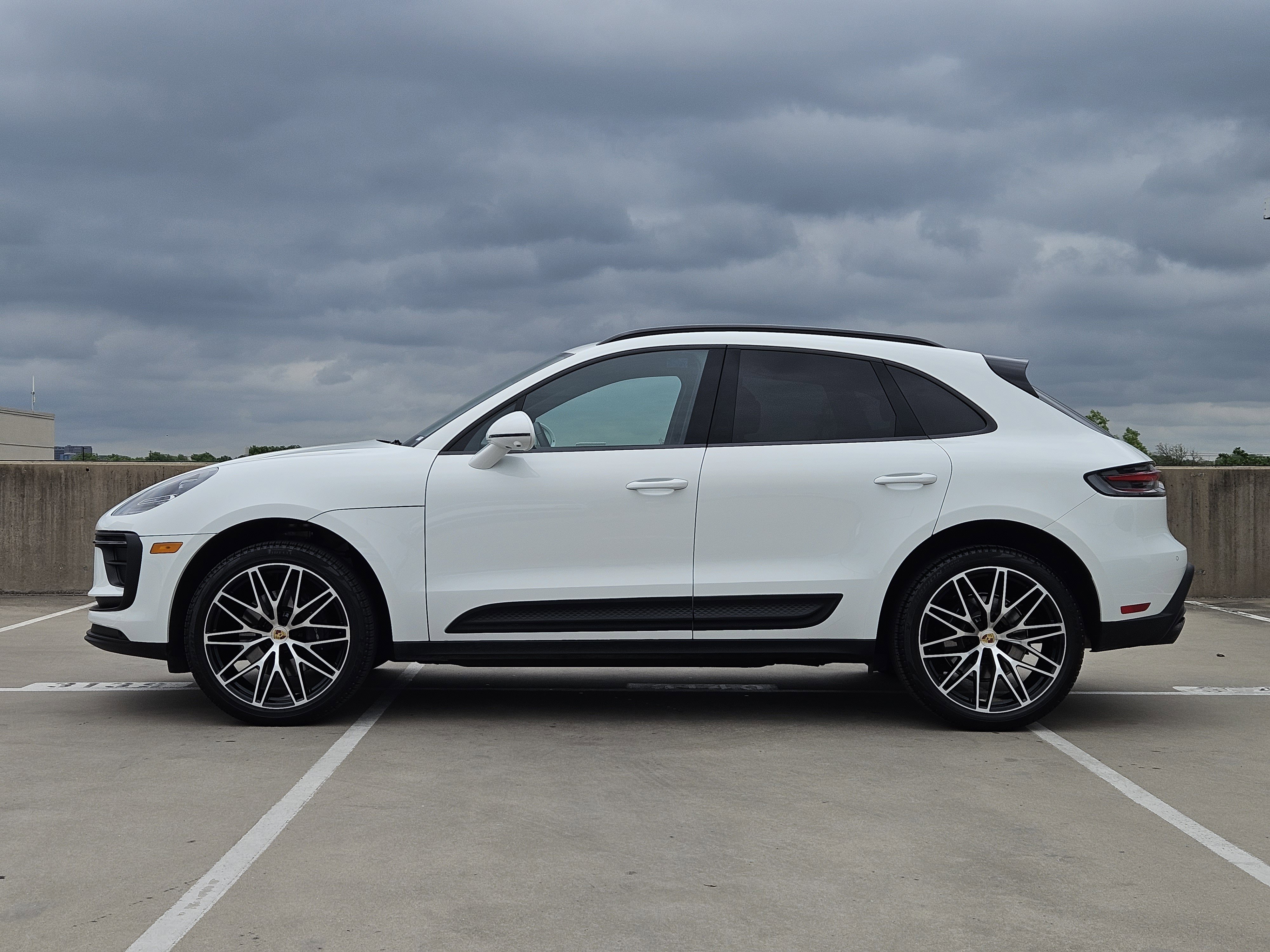 Certified 2026 Porsche Macan AWD/4WD image 2