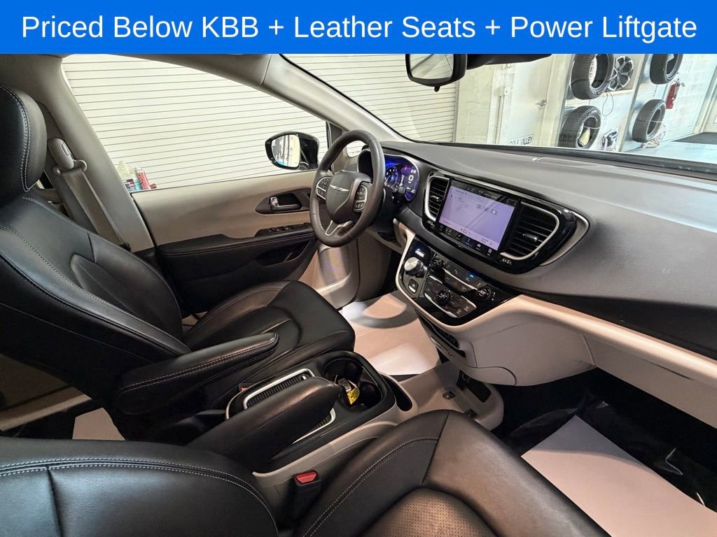 Used 2024 Chrysler Pacifica Touring-L FWD image 23