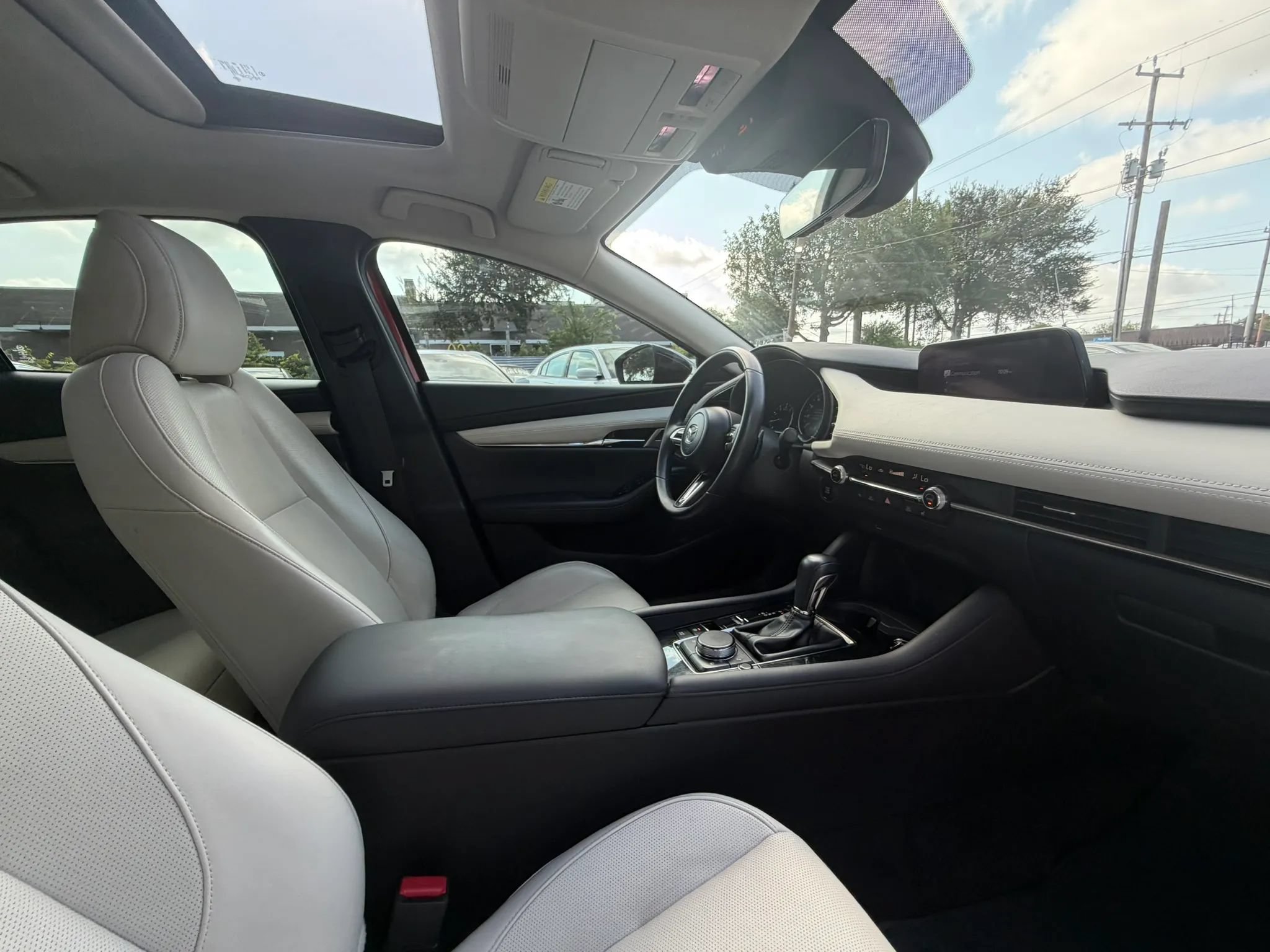 Used 2020 MAZDA MAZDA3 Sedan w/ Black Accent Package FWD image 18