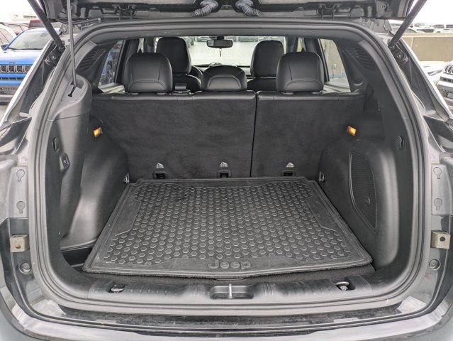 Used 2023 Jeep Compass Latitude w/ Sun and Sound Group AWD/4WD image 12