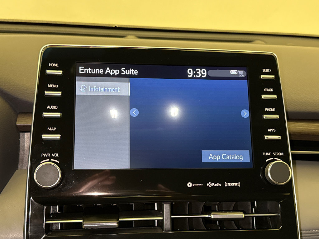 Used 2020 Toyota Avalon XLE FWD image 26