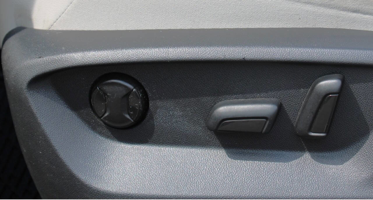 Used 2018 Volkswagen Tiguan SE image 31