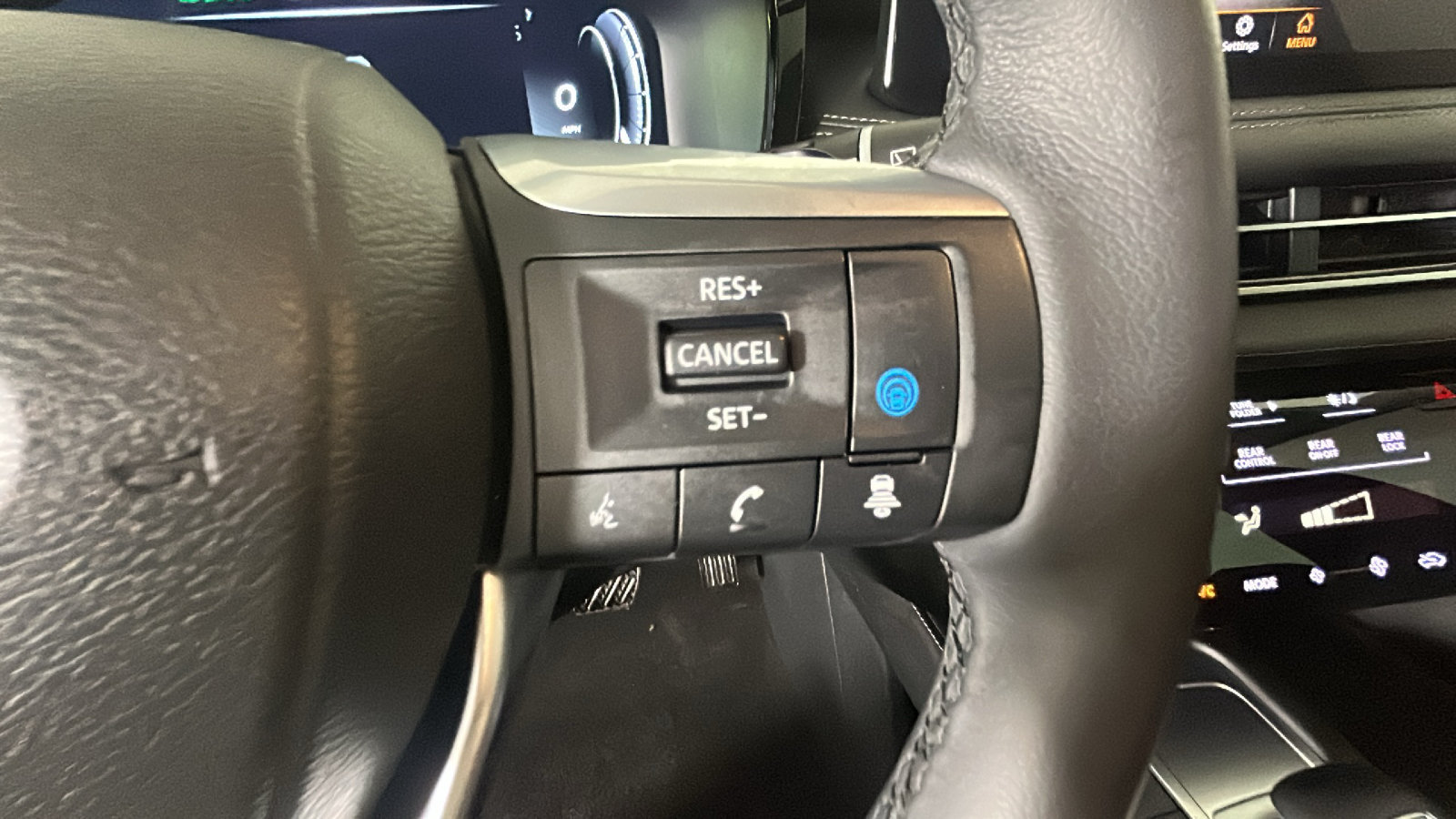 Used 2024 INFINITI QX60 Luxe AWD/4WD image 19
