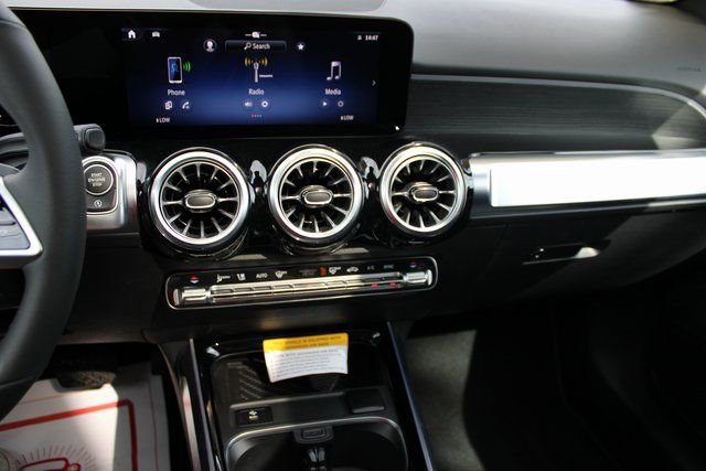 New 2025 Mercedes-Benz GLB 250 4MATIC image 25