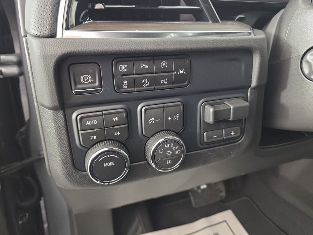 New 2025 Chevrolet Suburban Premier w/ Sun And Tow Package image 15