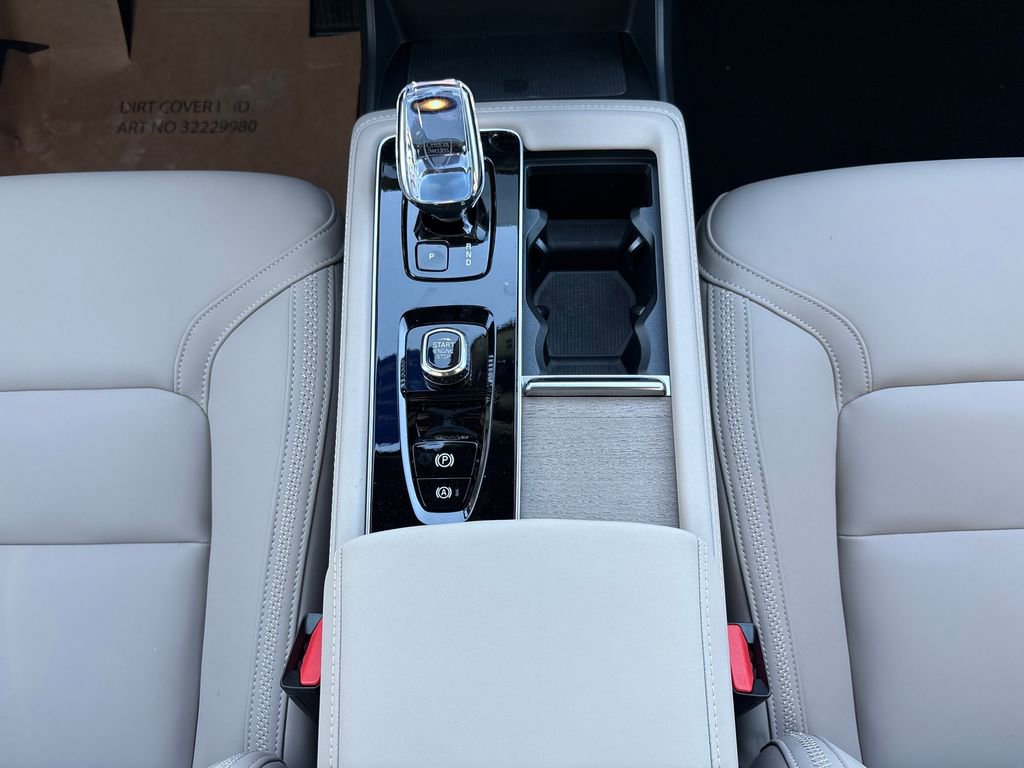 New 2026 Volvo XC90 T8 Core image 12