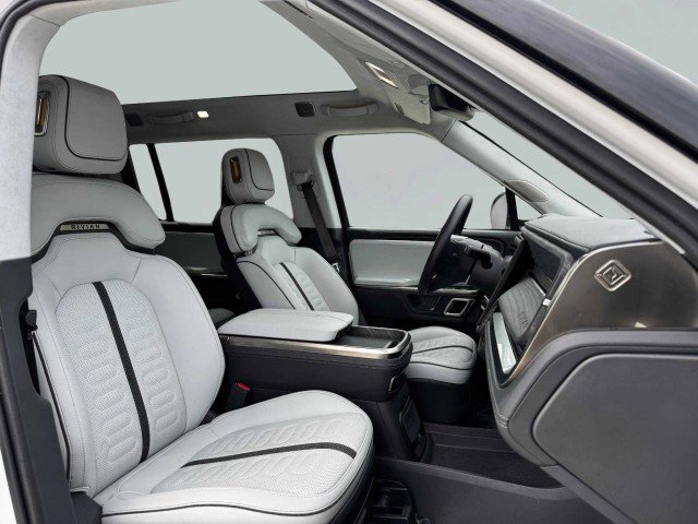 Used 2024 Rivian R1S Adventure image 59
