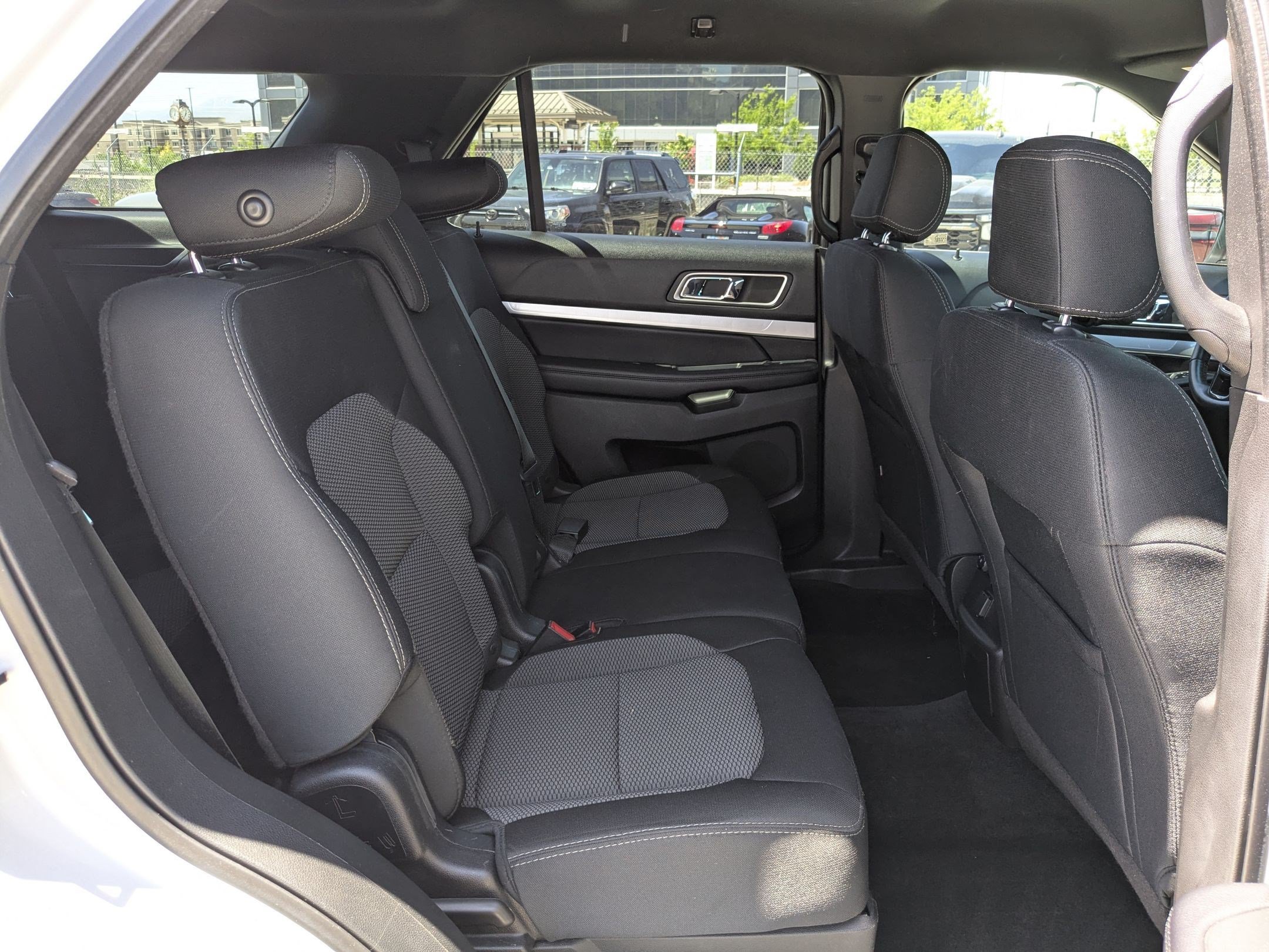 Used 2017 Ford Explorer XLT w/ Equipment Group 201A AWD/4WD image 26