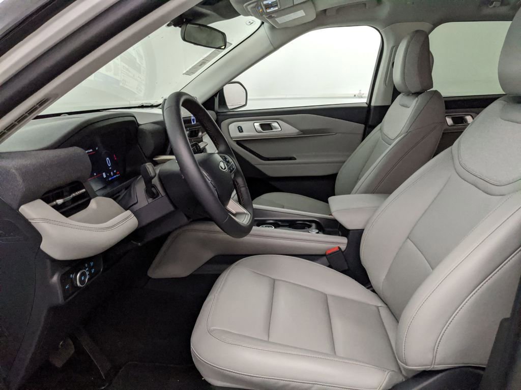 New 2025 Ford Explorer Active w/ Active Comfort Package image 22