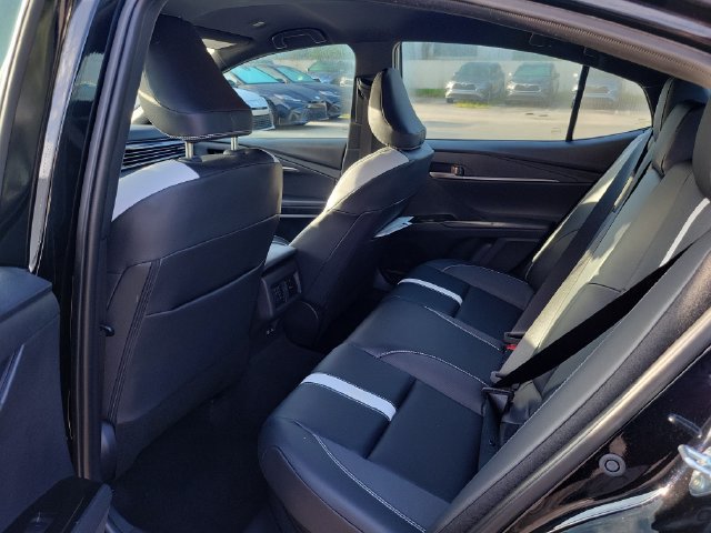 Used 2026 Toyota Camry Hybrid w/ Multimedia Upgrade Package FWD image 7