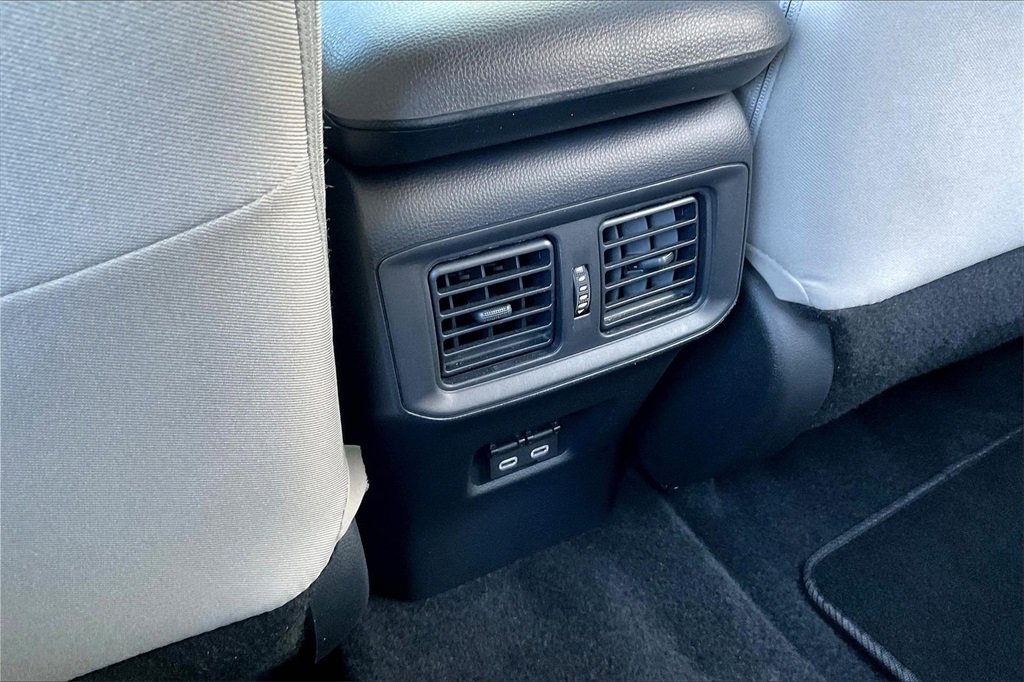 Used 2025 Toyota RAV4 XLE image 31