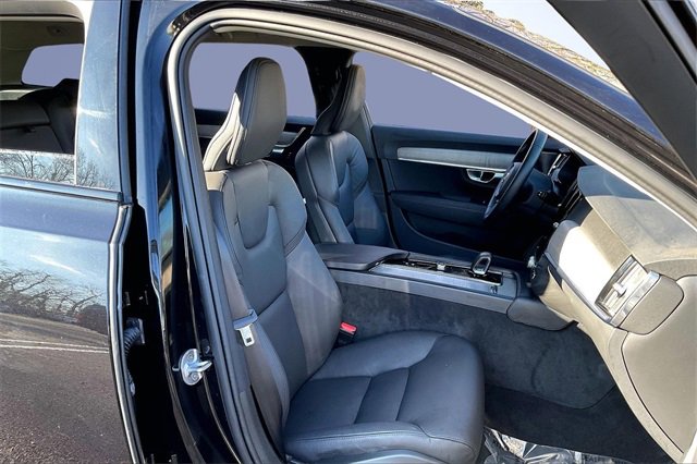 Certified 2024 Volvo V90 B6 Cross Country Plus w/ Climate Package image 8