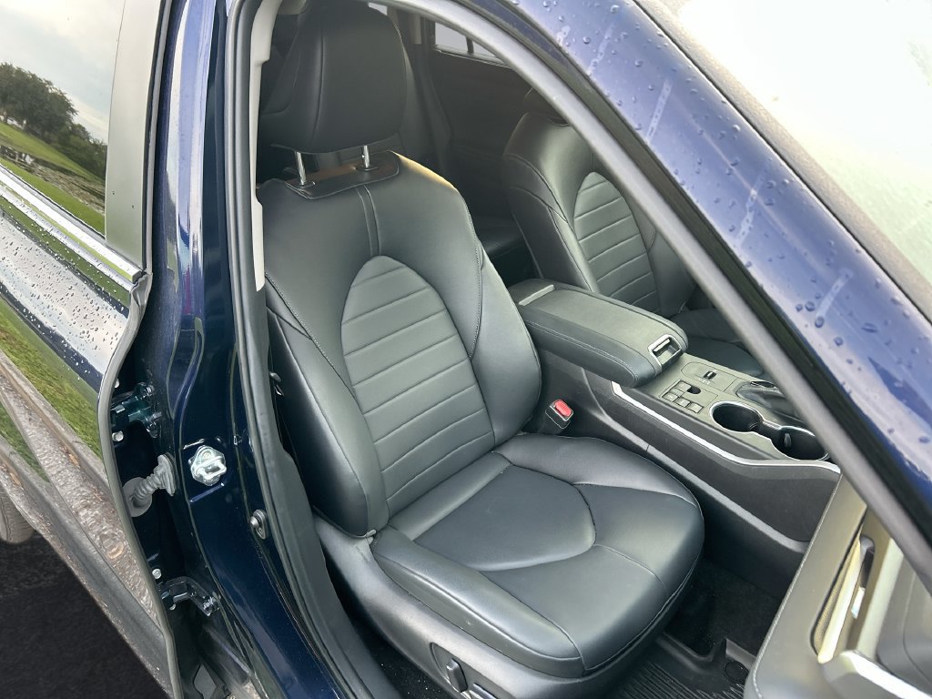 Used 2024 Toyota Highlander XLE FWD image 34