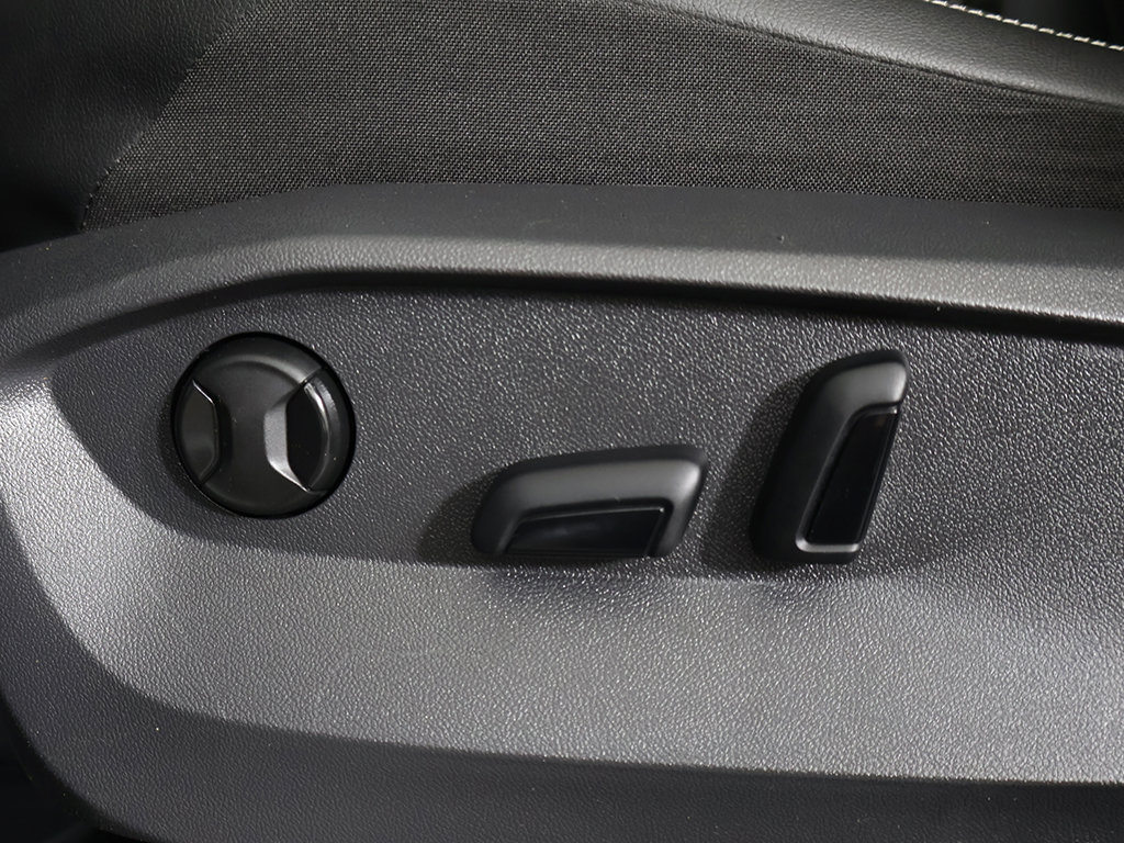 Certified 2023 Volkswagen Tiguan SE R-Line AWD/4WD image 34