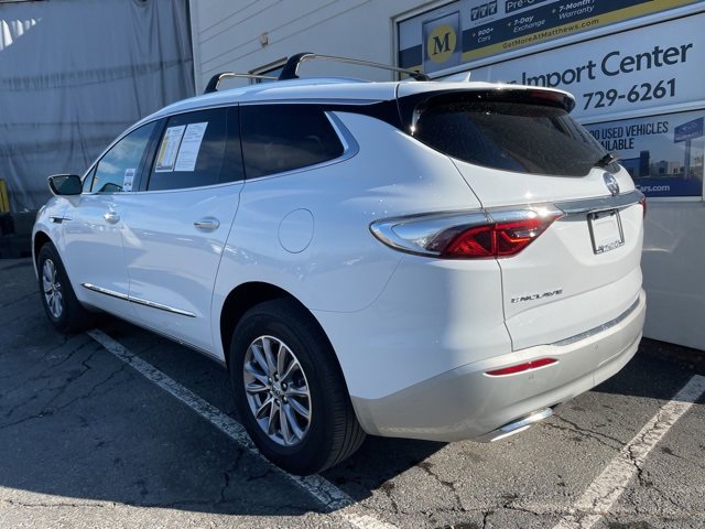 Used 2023 Buick Enclave Essence image 3