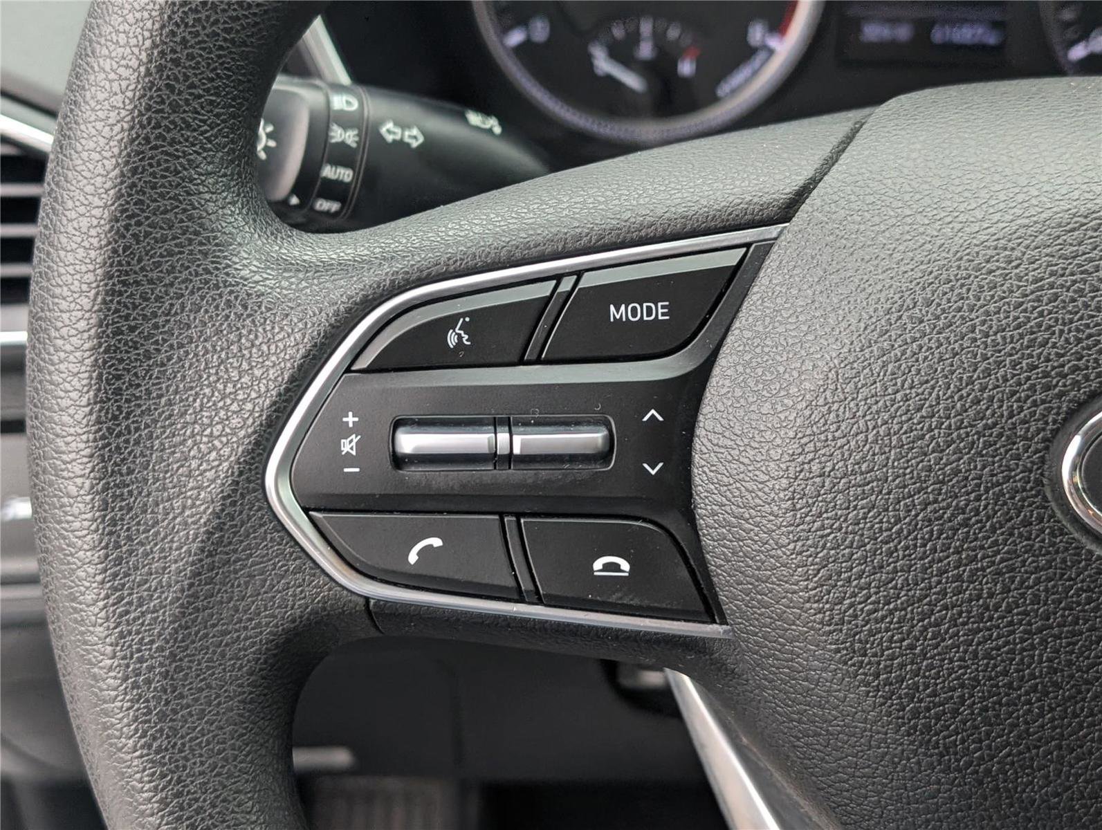 Used 2020 Hyundai Santa Fe SE image 20