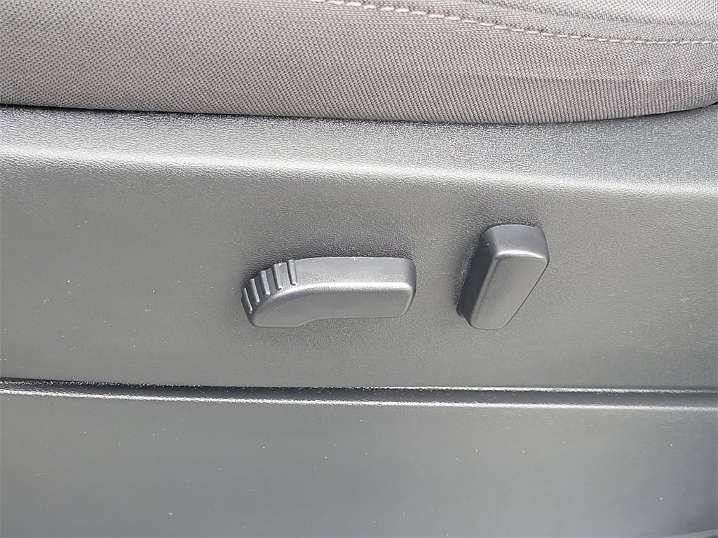 Used 2022 Nissan Frontier SV image 24