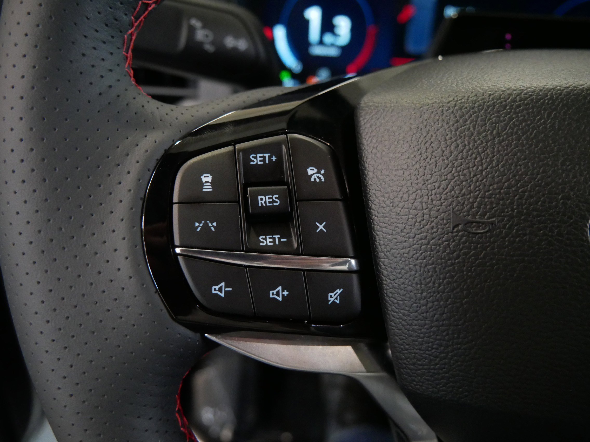 Used 2026 Ford Explorer ST-Line w/ ST-Line Street Pack image 28