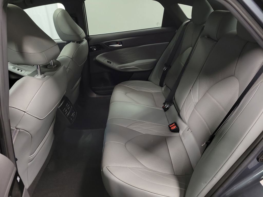 Used 2019 Toyota Avalon XLE image 24