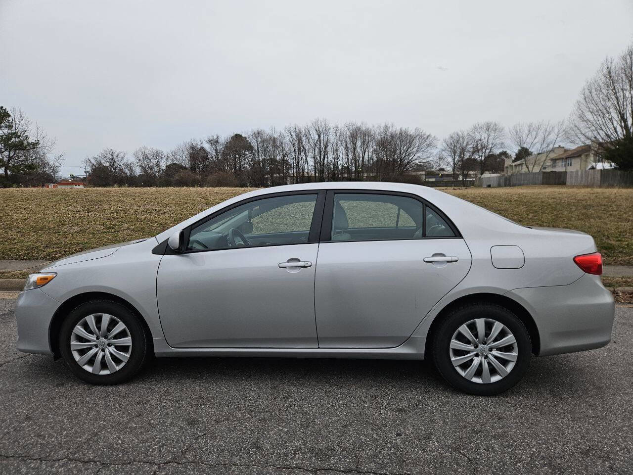 Used 2012 Toyota Corolla LE image 2