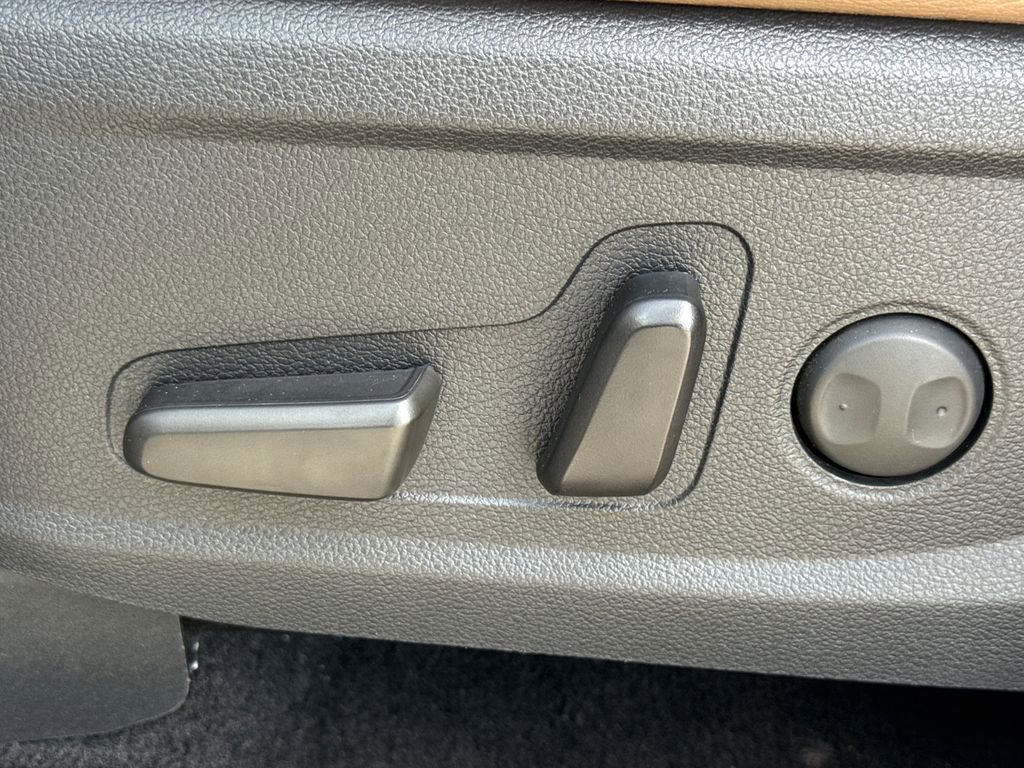 Used 2019 Hyundai Santa Fe SEL FWD image 25