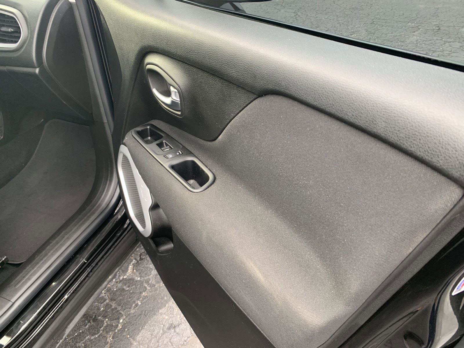 Used 2021 Jeep Renegade Sport image 11