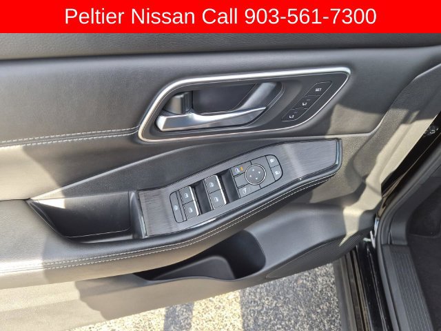 Used 2024 Nissan Rogue Platinum w/ Platinum Premium Package FWD image 23