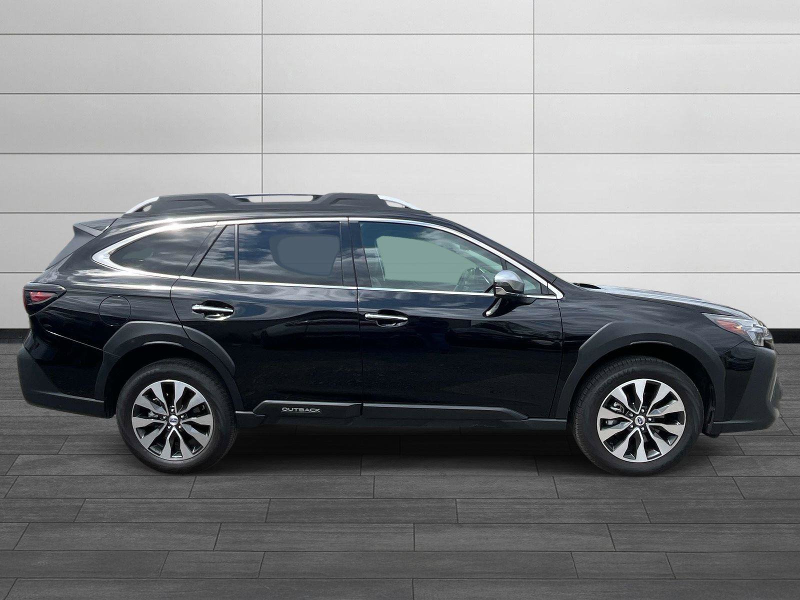 Used 2025 Subaru Outback Touring XT AWD/4WD image 2