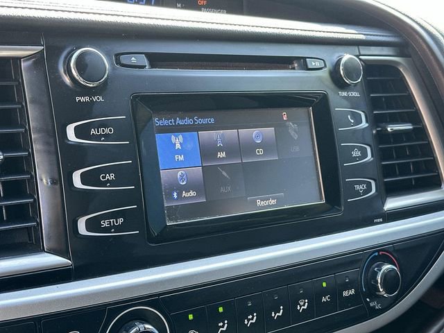 Used 2019 Toyota Highlander LE w/ Carpet Mat Package (TMS) image 12