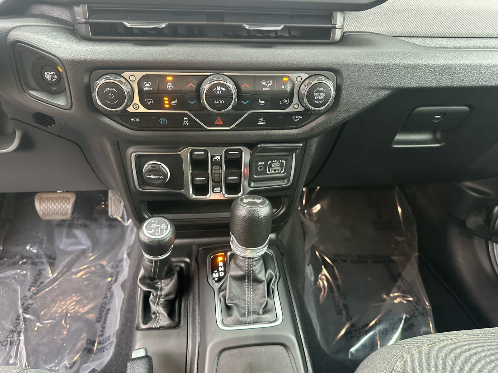 Used 2024 Jeep Wrangler Unlimited w/ Convenience Group AWD/4WD image 27