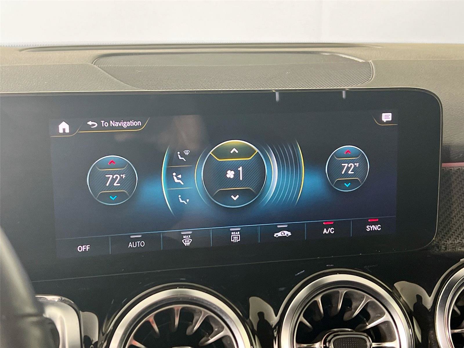 Used 2022 Mercedes-Benz GLB 250 4MATIC image 17
