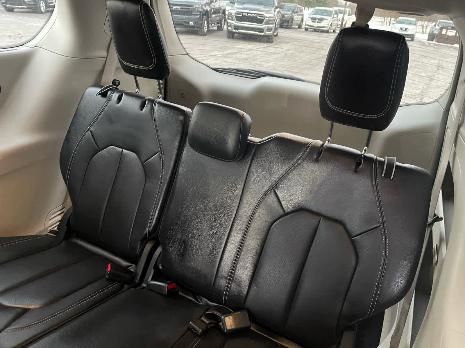 Used 2022 Chrysler Pacifica Touring-L image 15