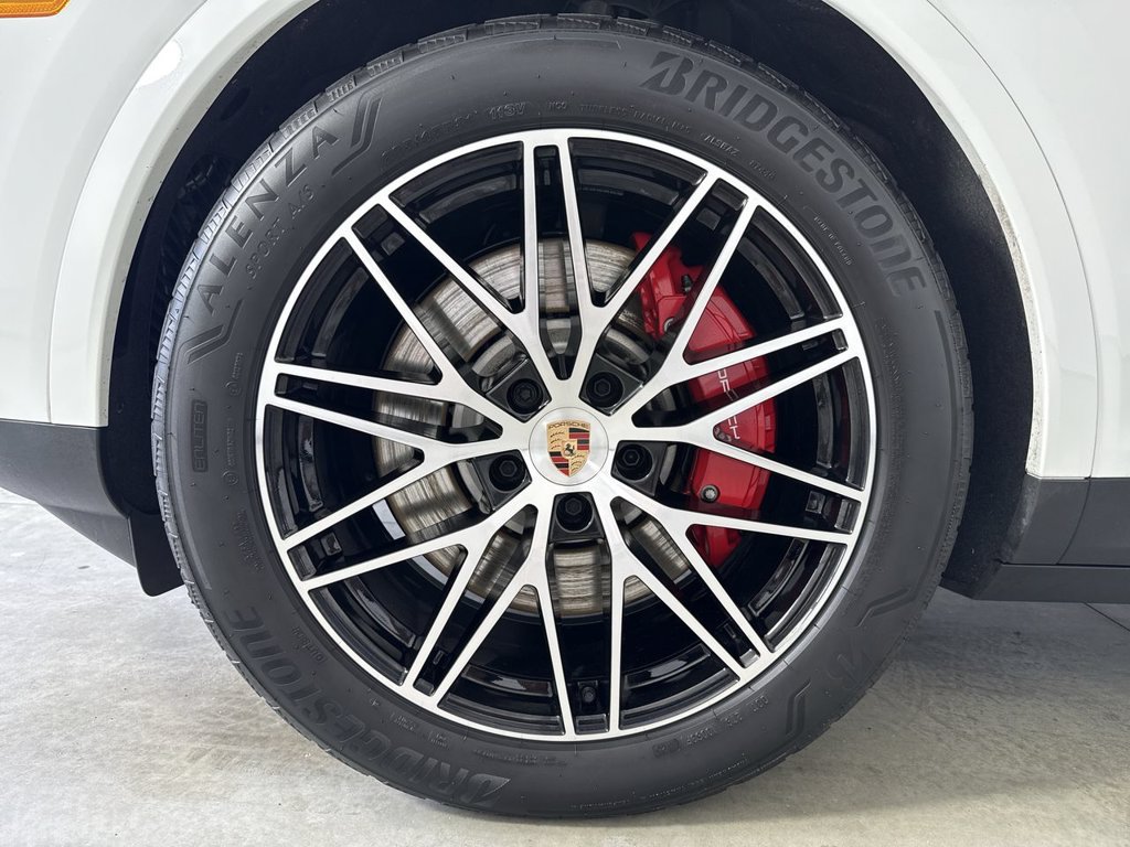 Certified 2025 Porsche Cayenne S AWD/4WD image 13