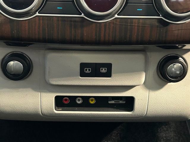 Used 2016 Land Rover Range Rover Long Wheelbase Supercharged image 38