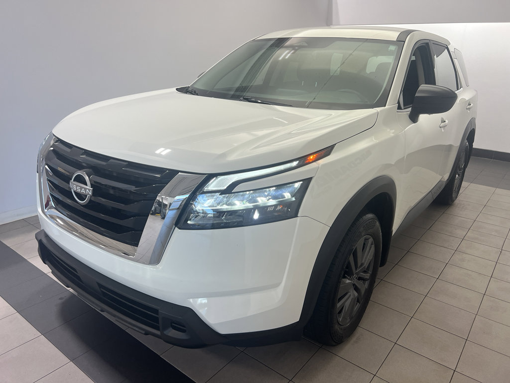 Used 2024 Nissan Pathfinder S image 3