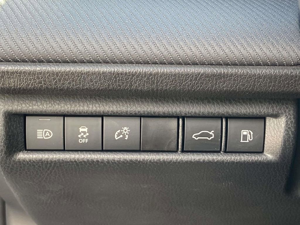 Used 2025 Toyota Camry SE w/ Convenience Package FWD image 30