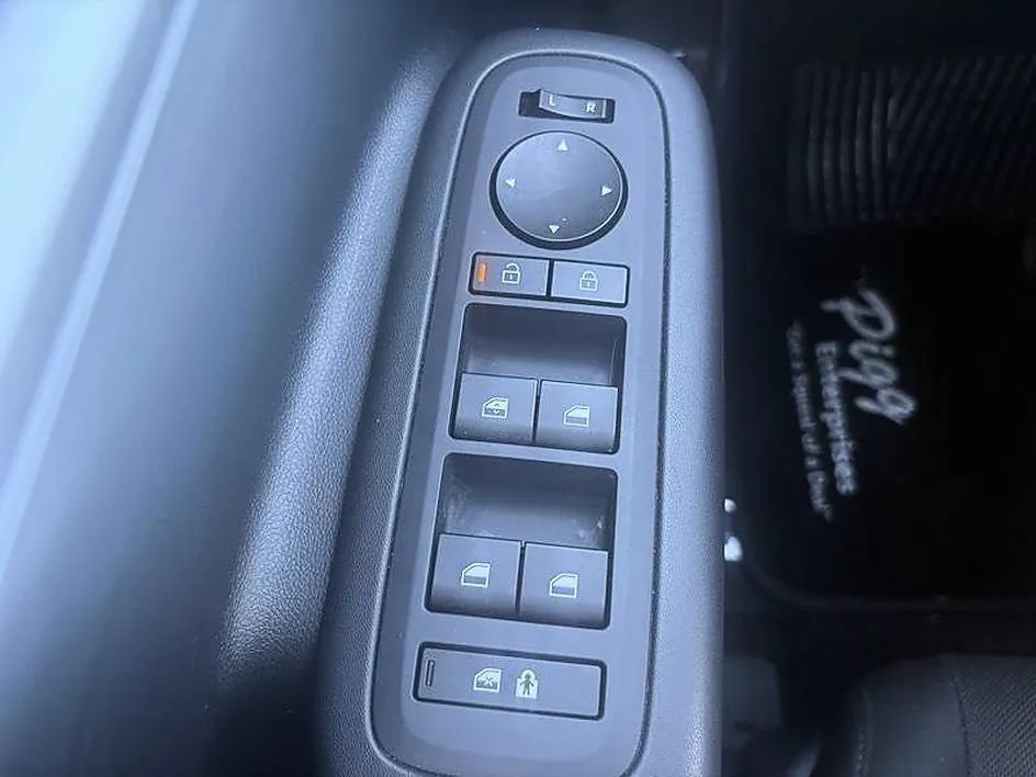 Used 2025 Hyundai Santa Fe SE FWD image 16