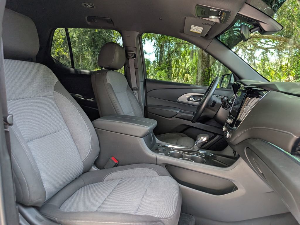 Used 2023 Chevrolet Traverse LT FWD image 19