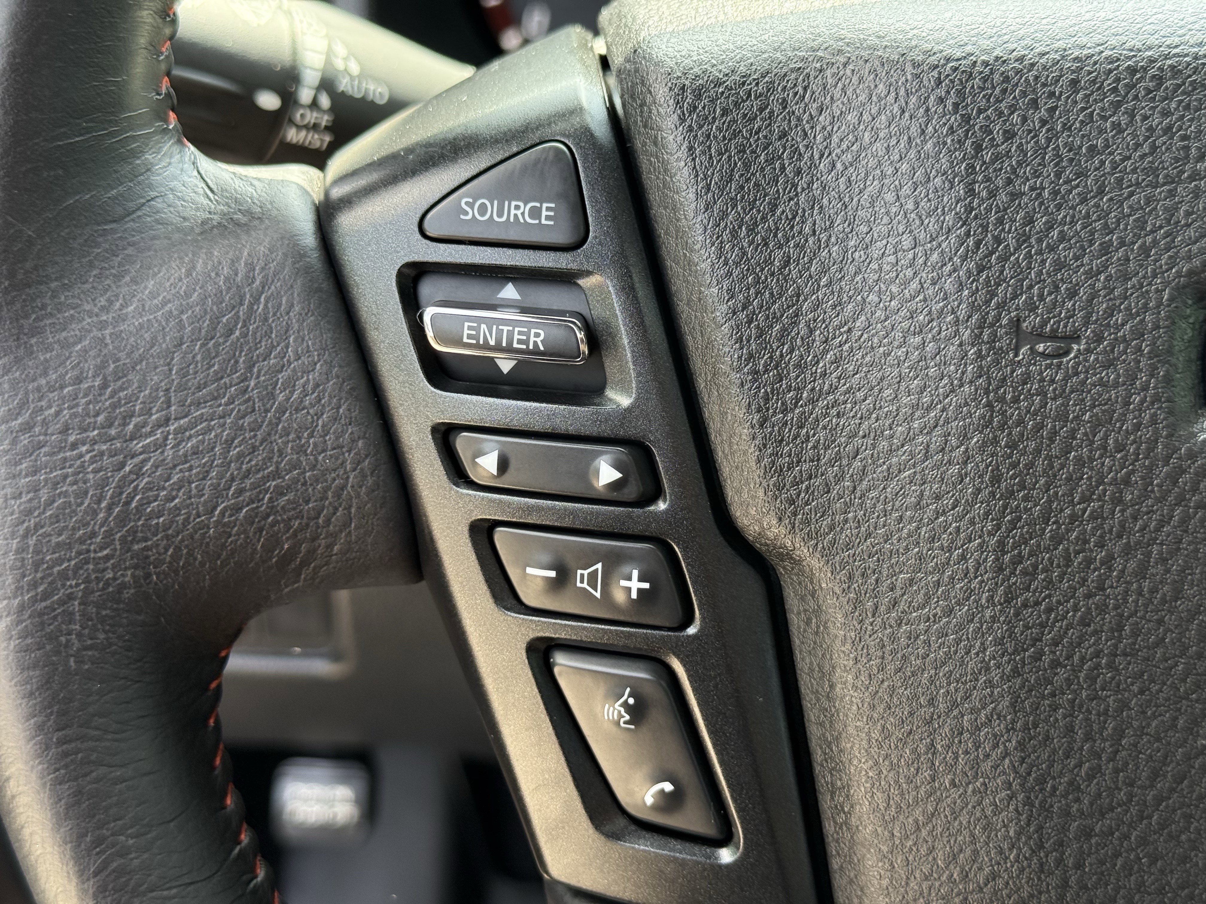 Used 2024 Nissan Titan PRO-4X w/ Pro-4x Convenience Package AWD/4WD image 16