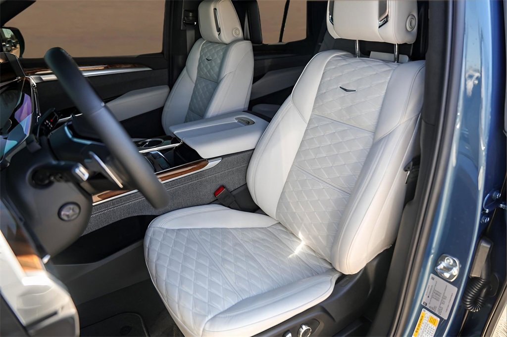 Certified 2025 Cadillac Escalade Sport Platinum w/ LPO, ONYX Package image 7