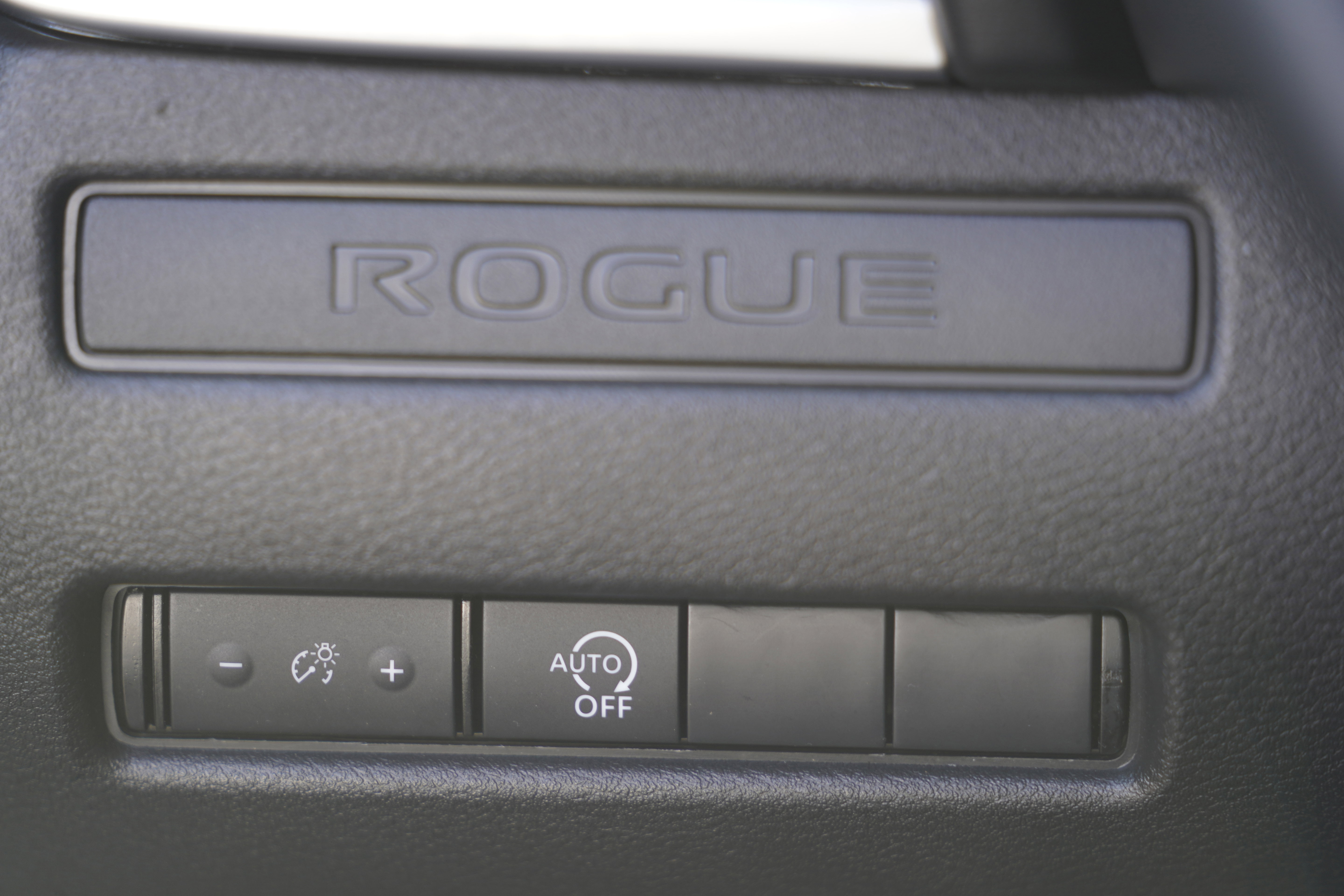 Used 2024 Nissan Rogue S image 15