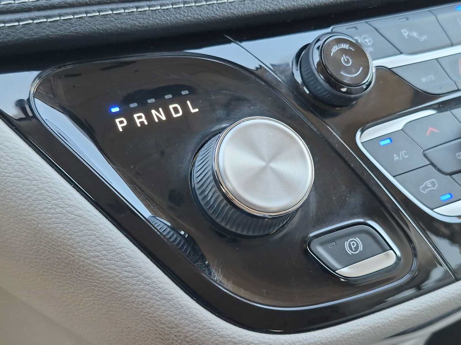 Used 2021 Chrysler Pacifica Touring-L FWD image 28